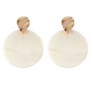 2/$15 - Seashell Statement Earring